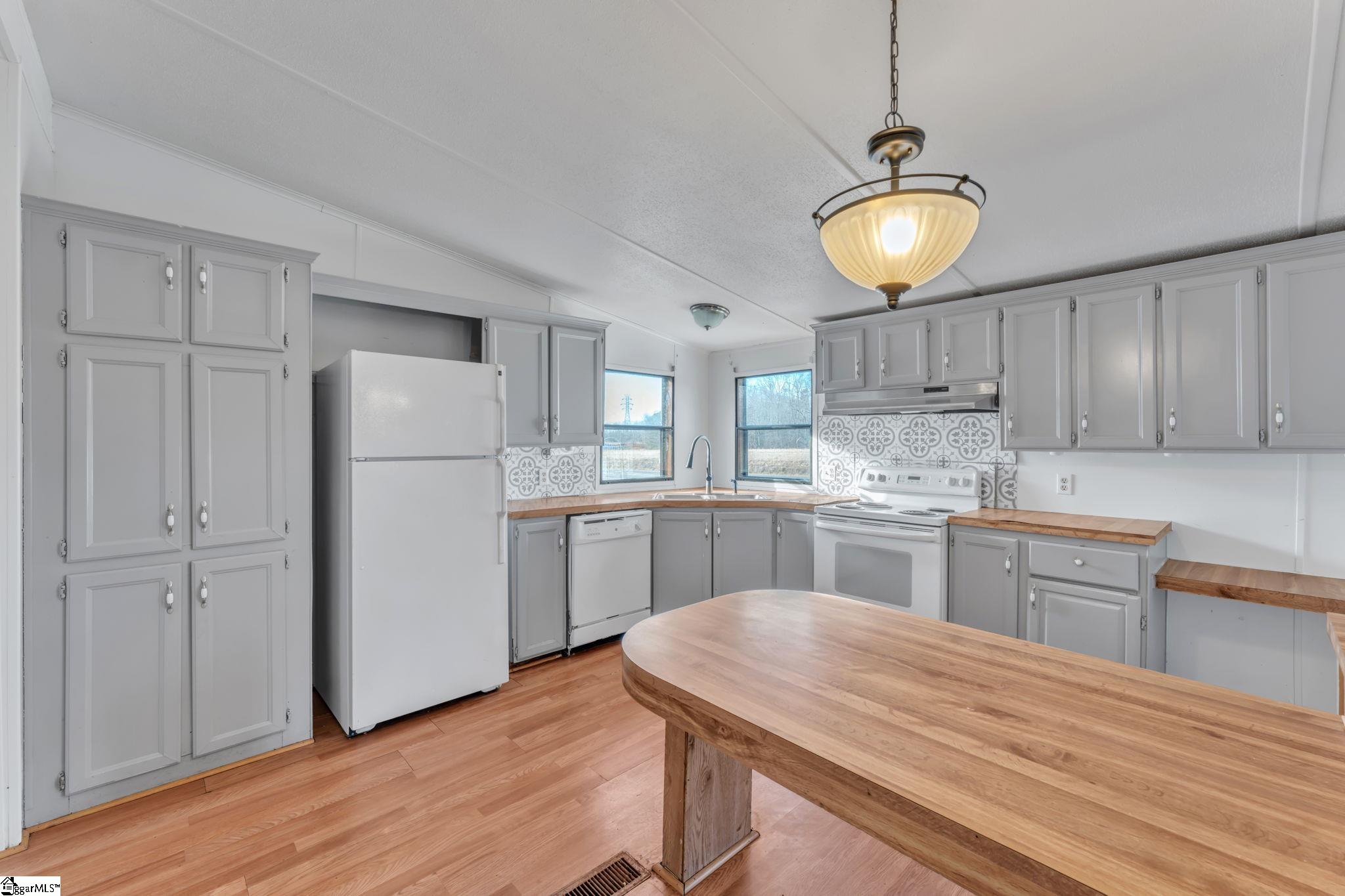 3079 Lakeview Drive Laurens, SC 29360 - Photo 7 of 30