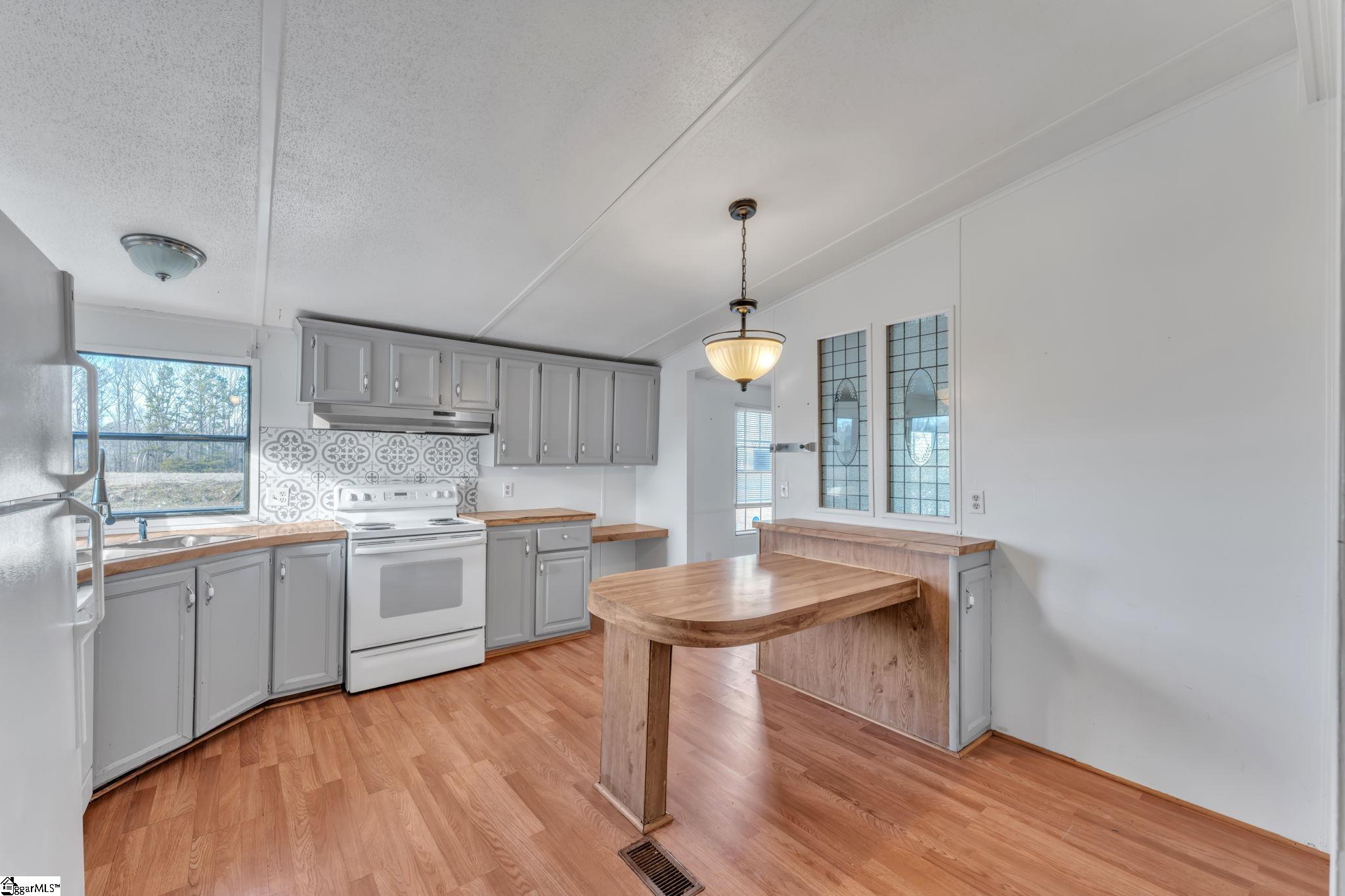 3079 Lakeview Drive Laurens, SC 29360 - Photo 8 of 30