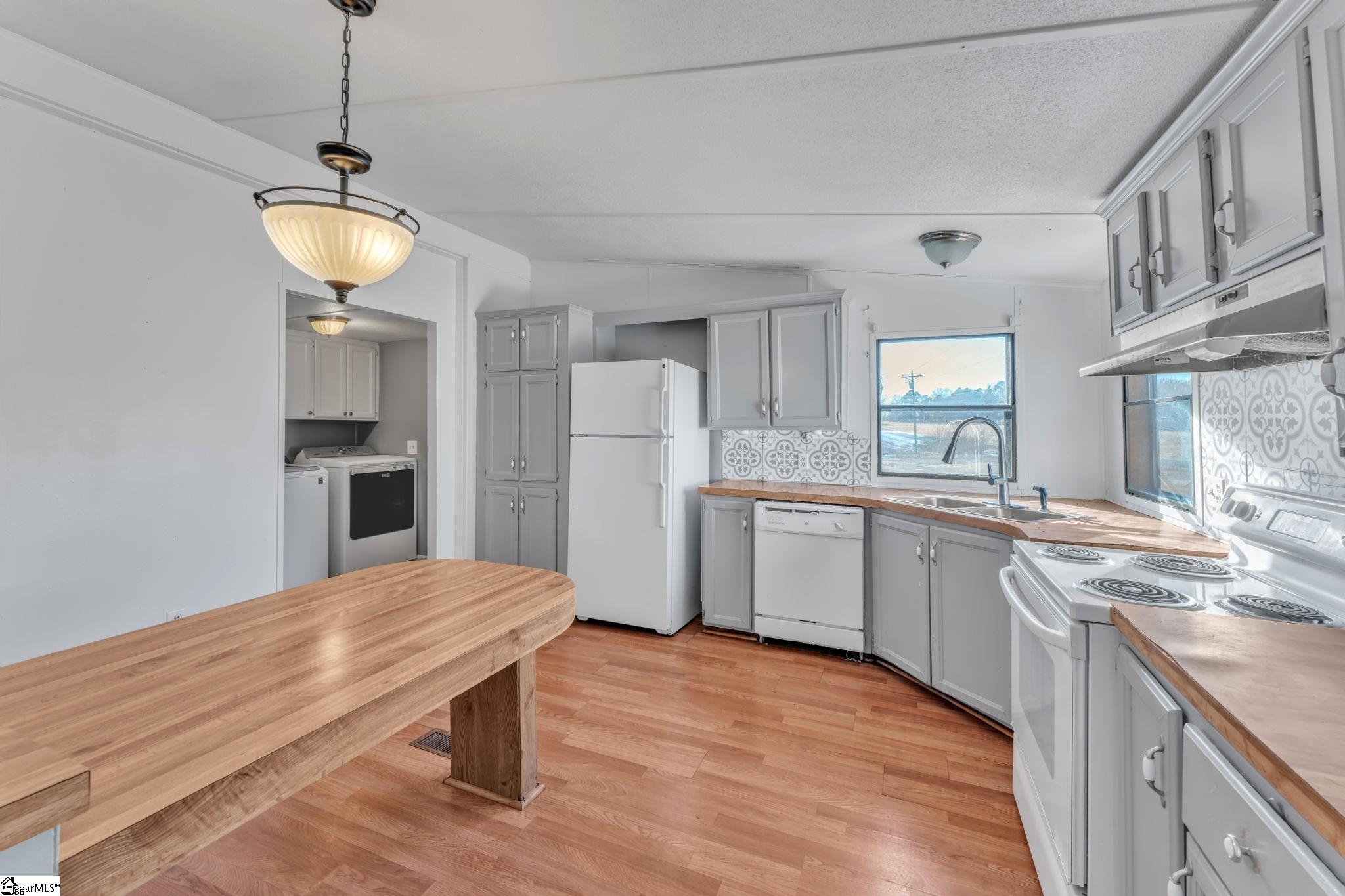 3079 Lakeview Drive Laurens, SC 29360 - Photo 9 of 30