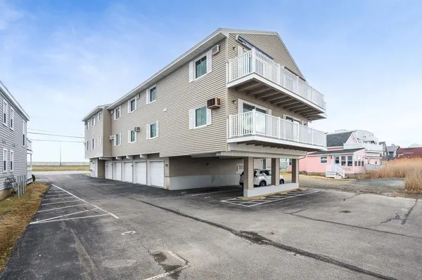 $399,900 | 611 Ocean Boulevard, Unit 3, Hampton, NH 03842