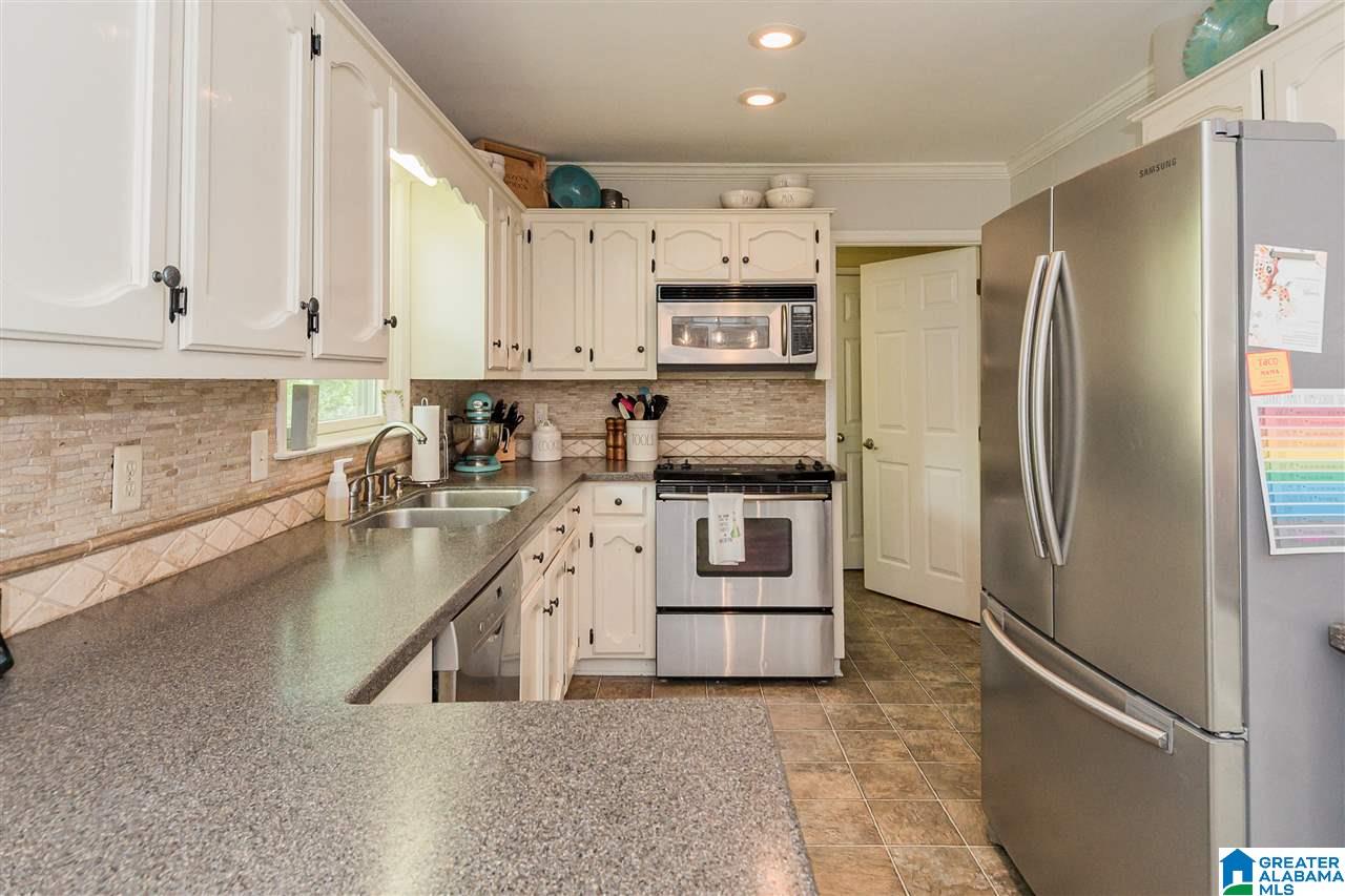 812 Mockernut Road Birmingham, AL 35244 - Photo 14 of 49