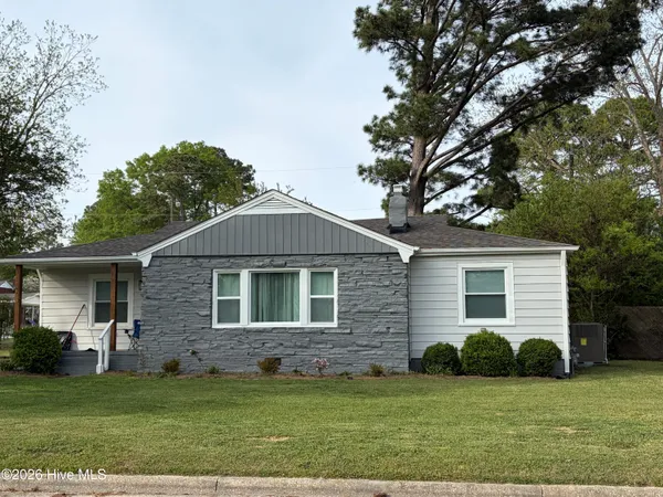 $2,000 | 2803 Jefferson Drive, Greenville, NC 27858