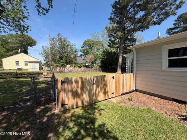 $2,000 | 2803 Jefferson Drive, Greenville, NC 27858