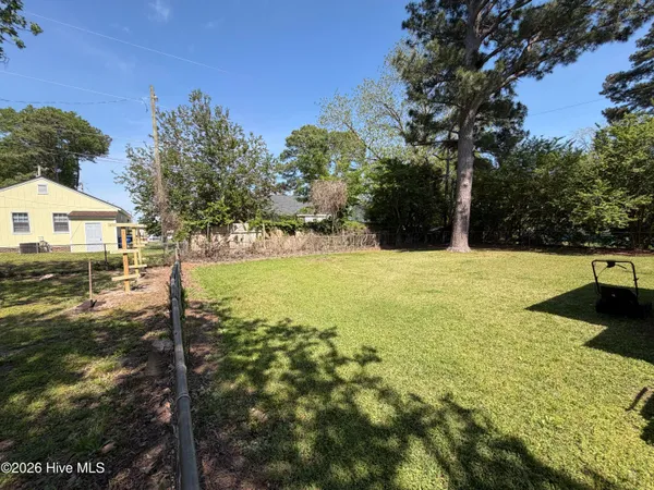 $2,000 | 2803 Jefferson Drive, Greenville, NC 27858