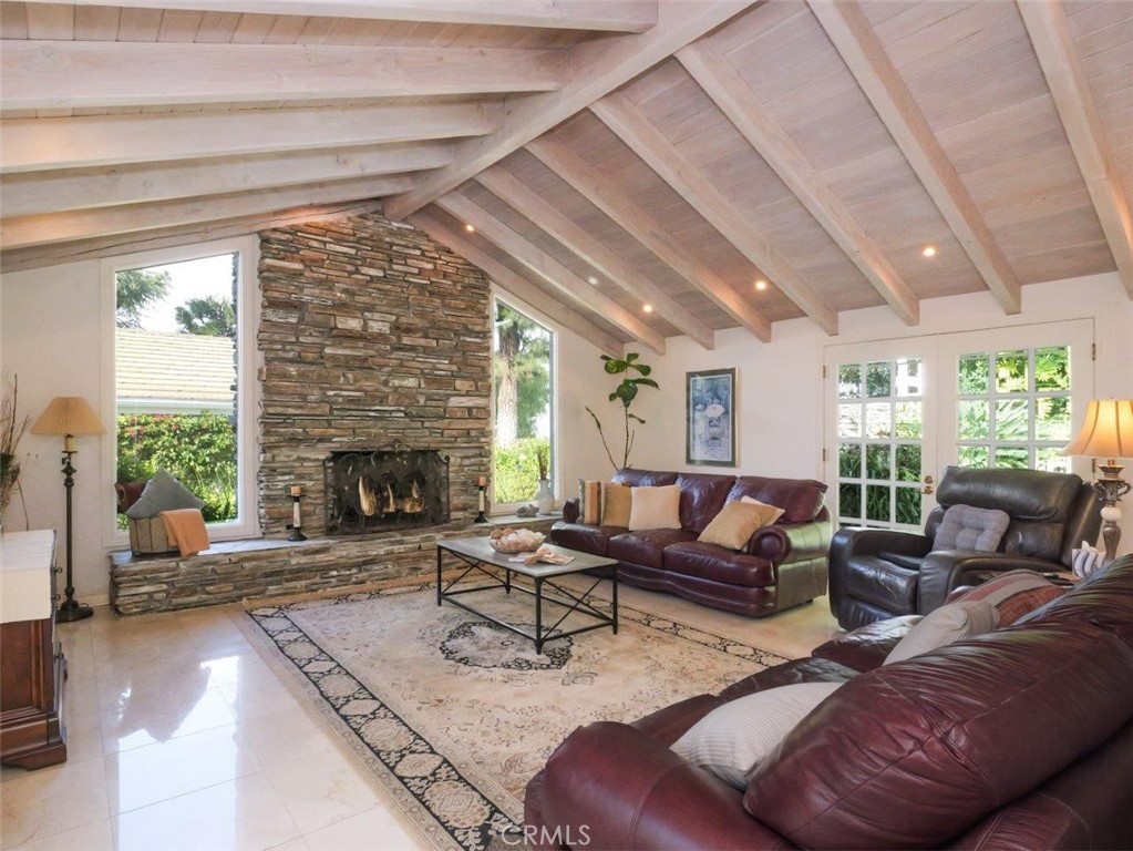 14 Georgeff Road Rolling Hills, CA 90274 - Photo 20 of 71 Family Room with Fireplace