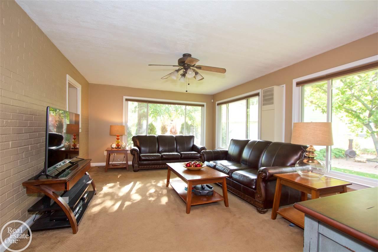 451 Touraine Road Grosse Pointe, MI 48236 - Photo 22 of 40 31329741-21.JPG