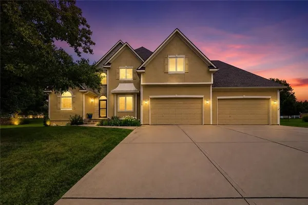 $749,000 | 1019 Southwest Coachlight Court, Lee's Summit, MO 64081