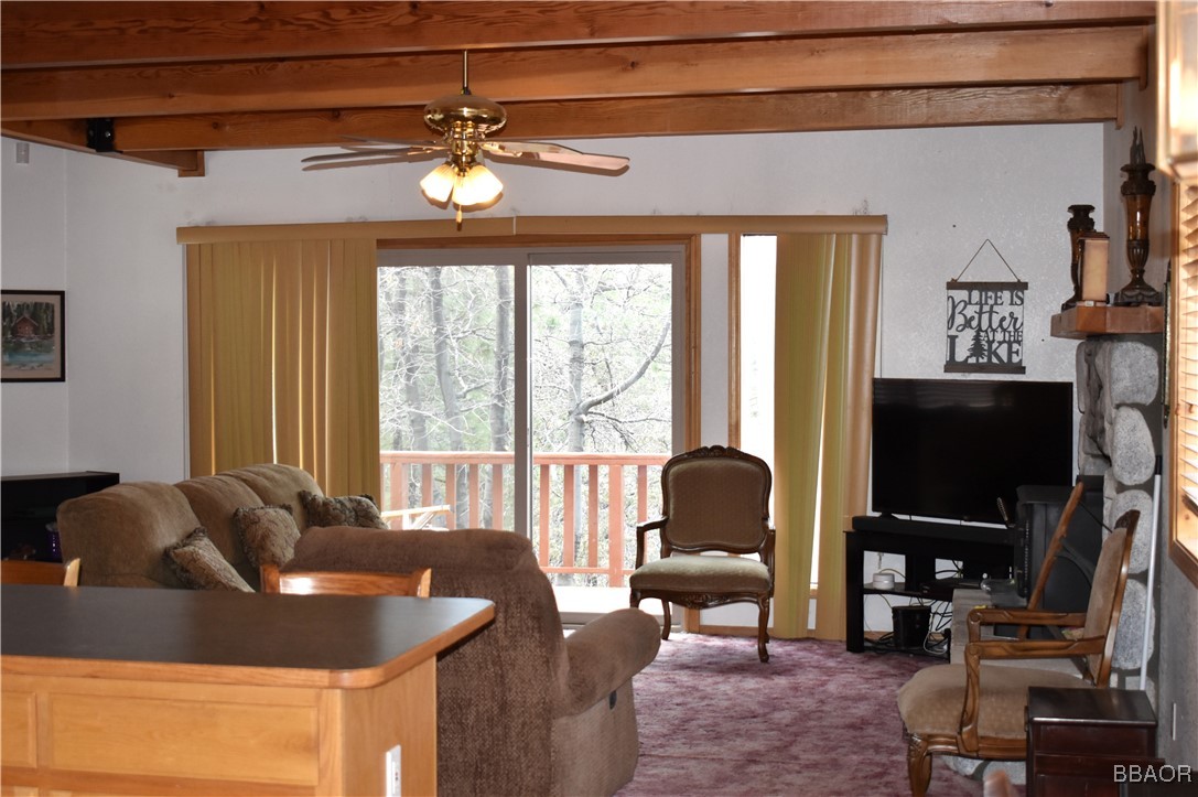 442 Inyo Avenue Sugarloaf, CA 92386 - Photo 11 of 36 a living room with furniture and a flat screen tv