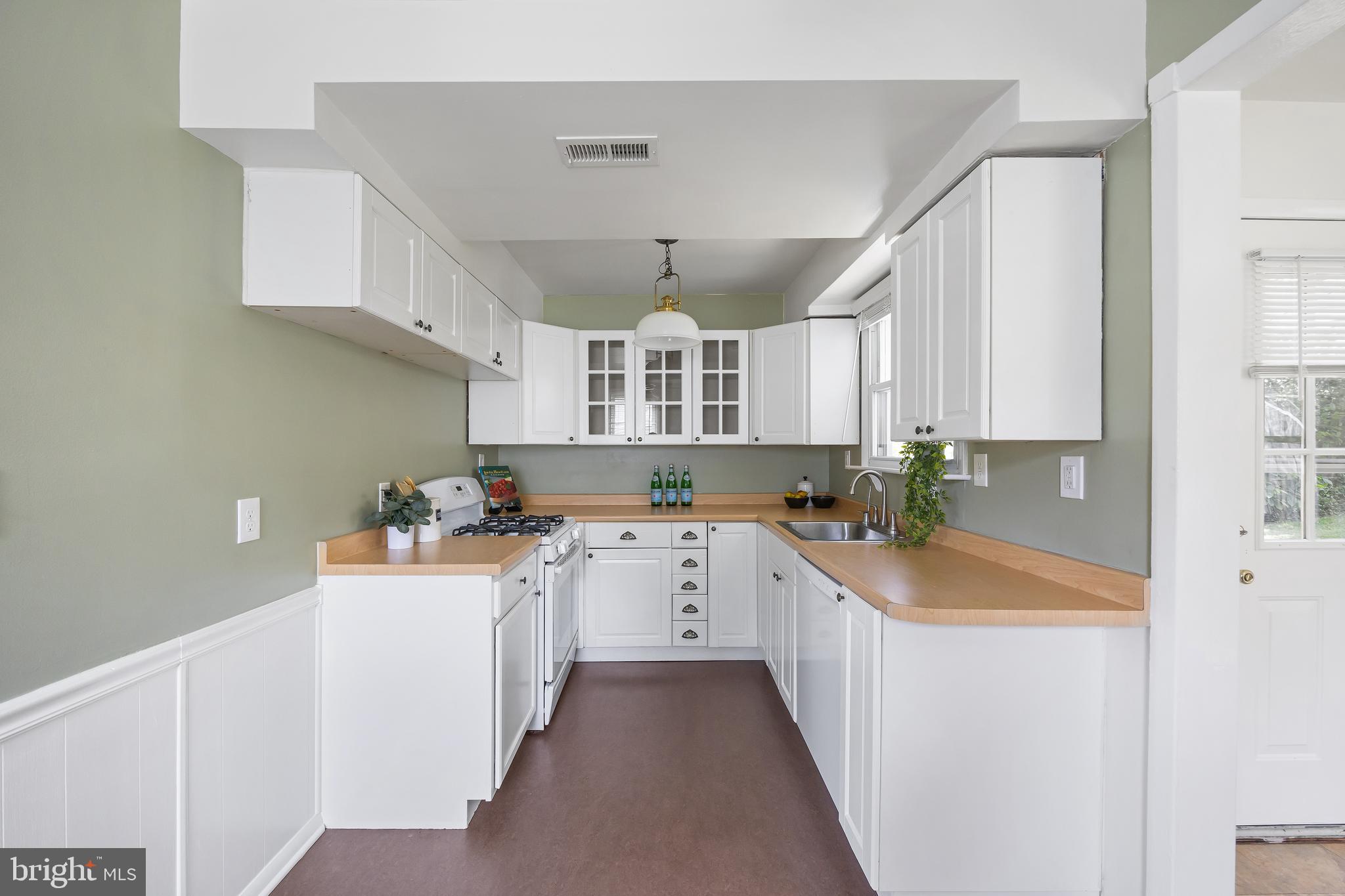 733 Cliffedge Road Baltimore, MD 21208 - Photo 14 of 46