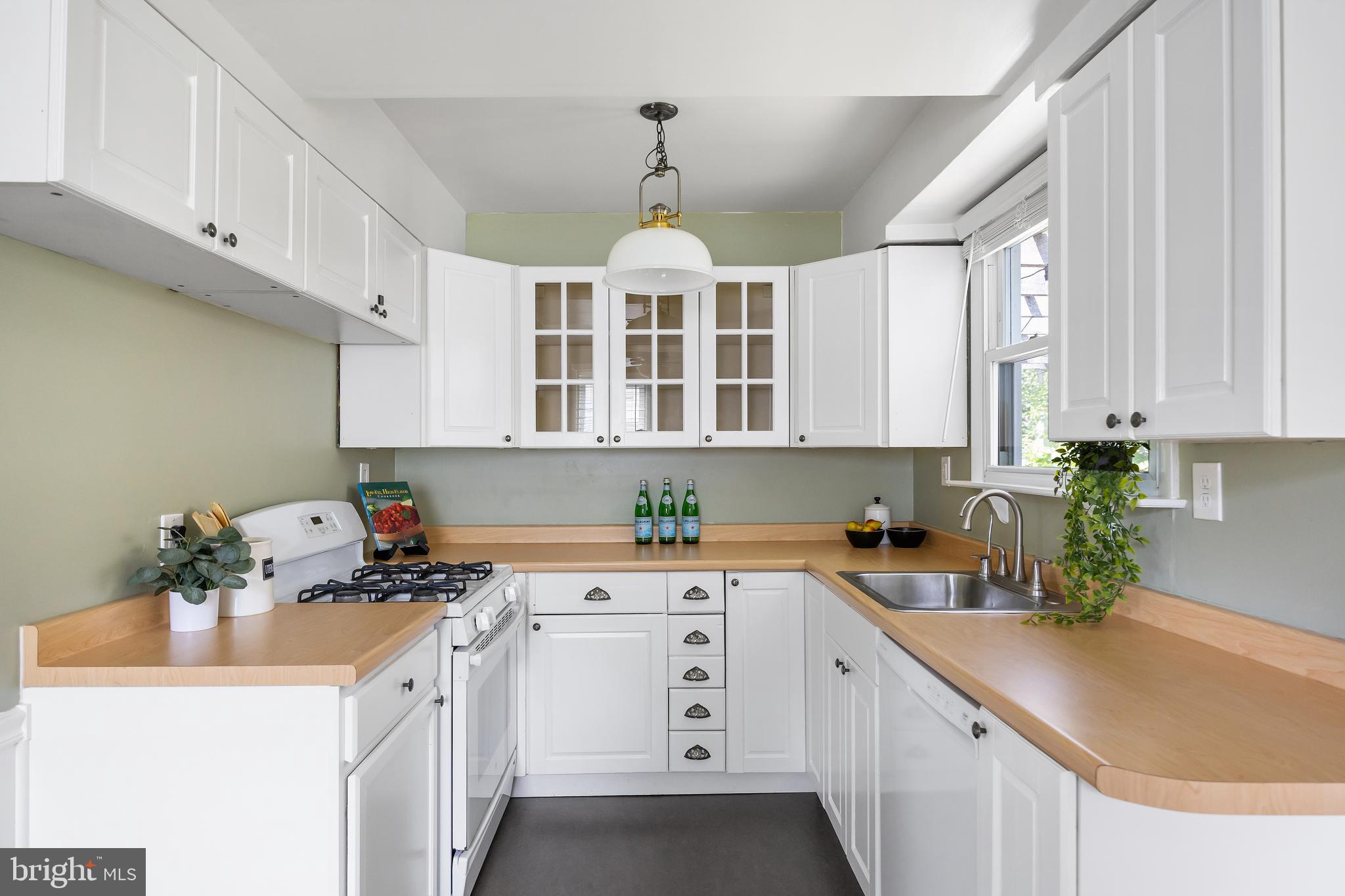 733 Cliffedge Road Baltimore, MD 21208 - Photo 15 of 46