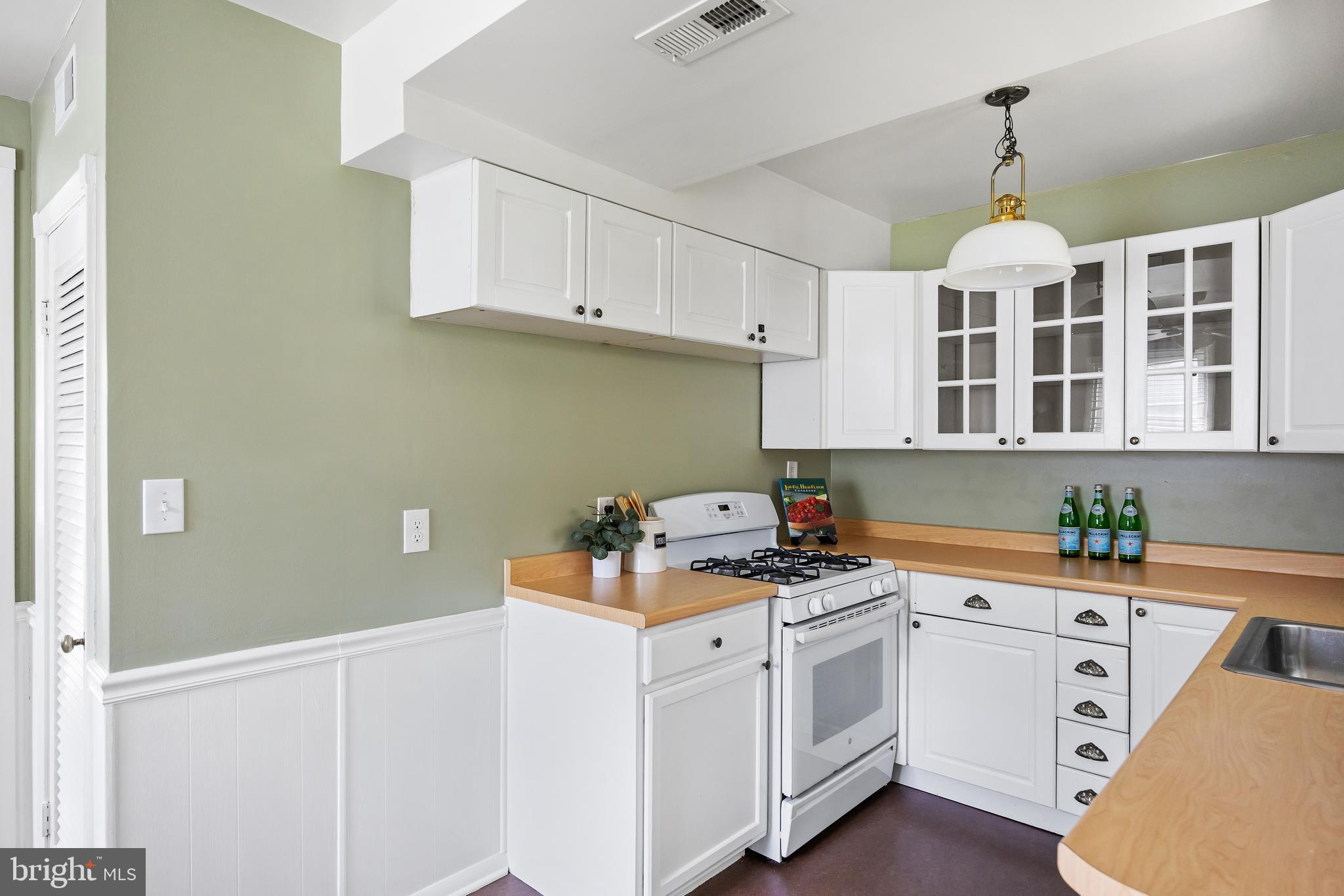 733 Cliffedge Road Baltimore, MD 21208 - Photo 17 of 46