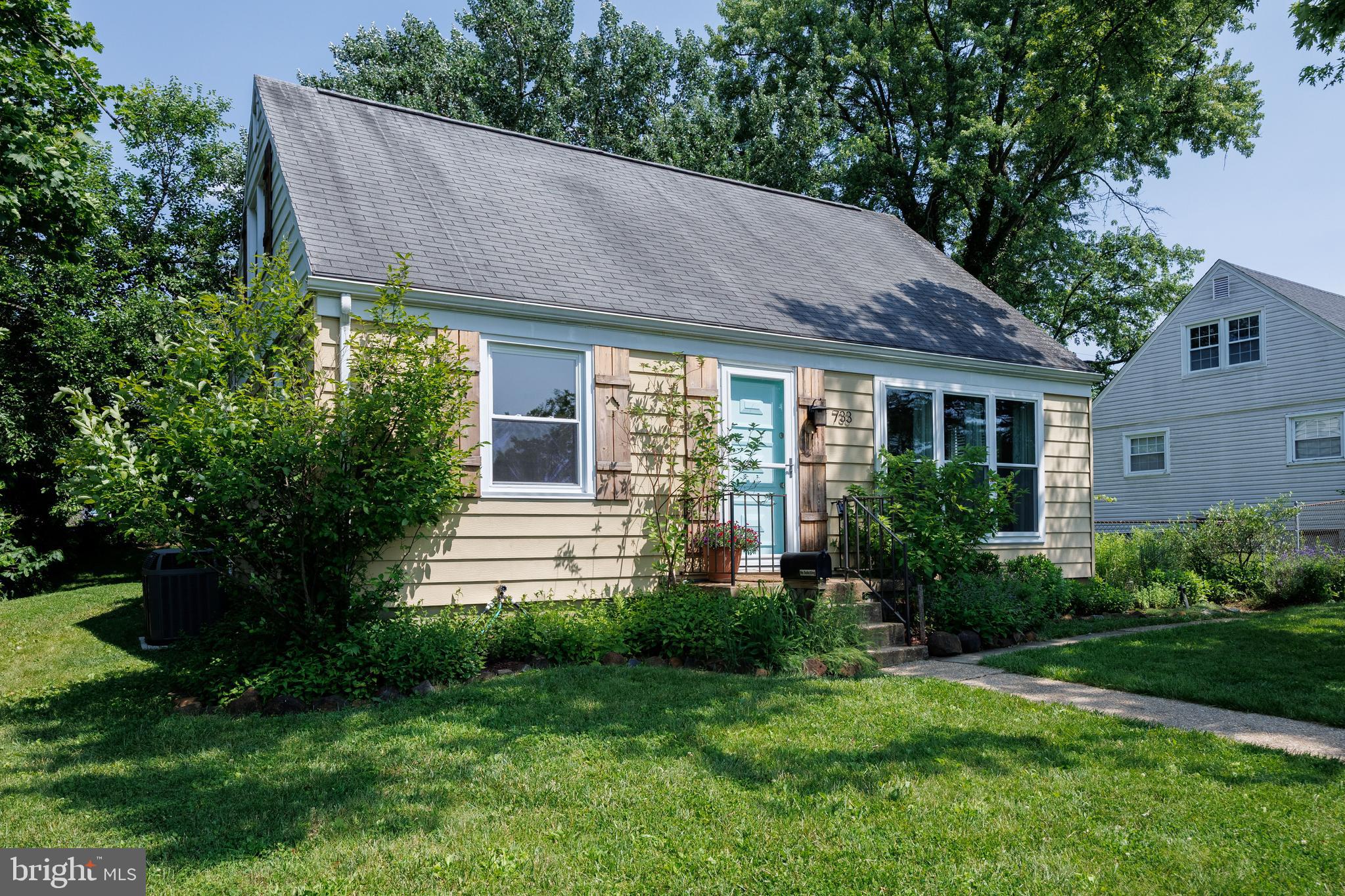 733 Cliffedge Road Baltimore, MD 21208 - Photo 2 of 46