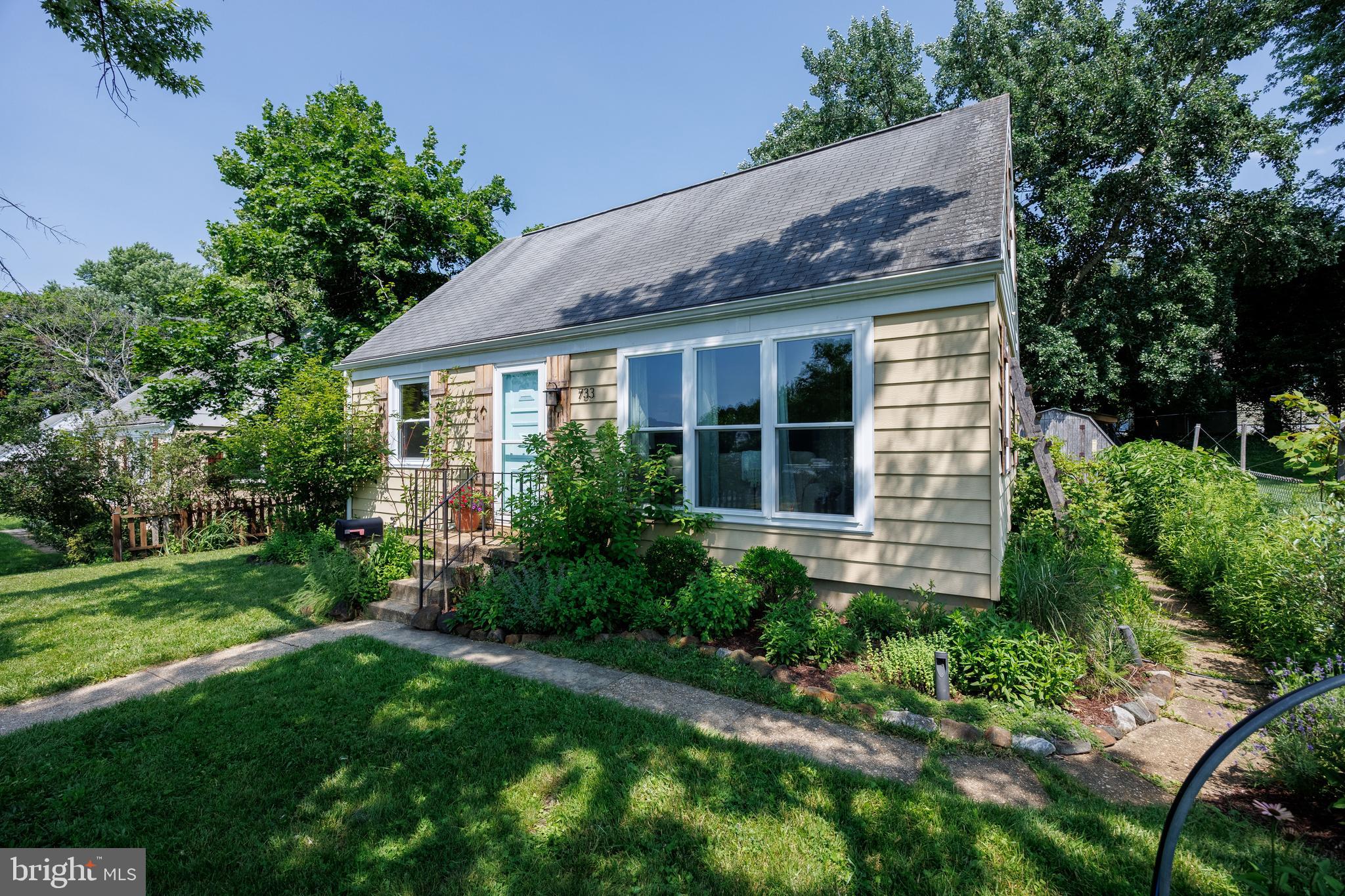 733 Cliffedge Road Baltimore, MD 21208 - Photo 3 of 46