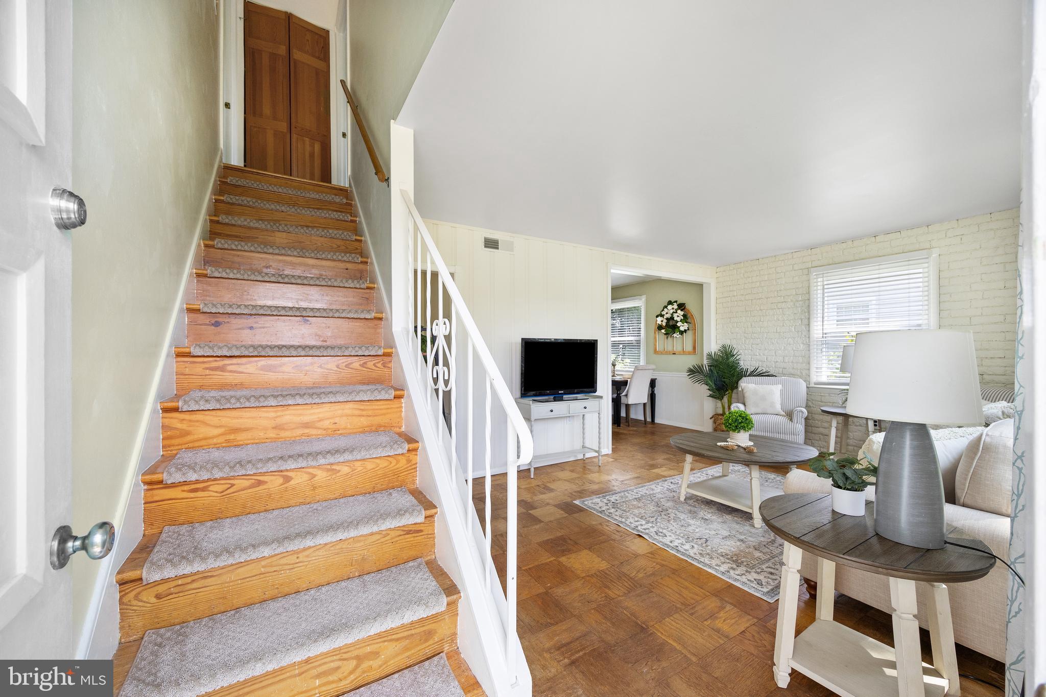 733 Cliffedge Road Baltimore, MD 21208 - Photo 4 of 46