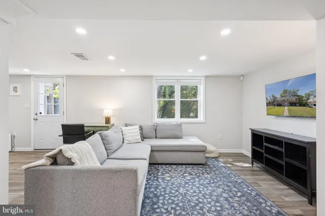 $685,000 | 6112 Paulonia Road, Alexandria, VA 22310