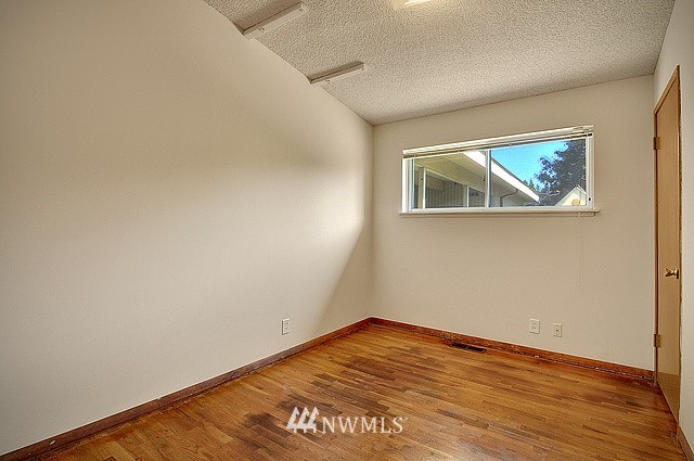 2919 Northeast 8th Place Renton, WA 98056 - Photo 11 of 14 Gallery Image 11