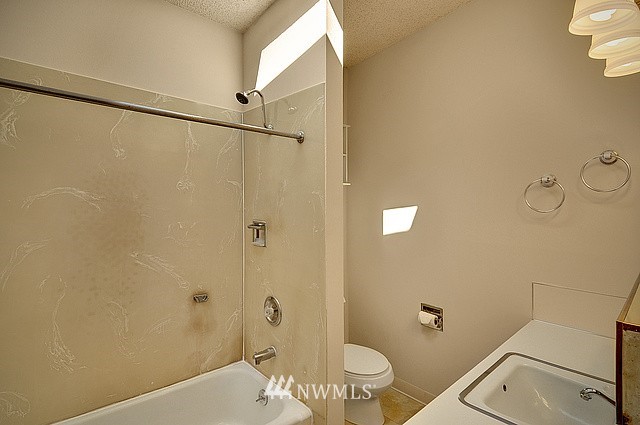 2919 Northeast 8th Place Renton, WA 98056 - Photo 10 of 14 Gallery Image 10