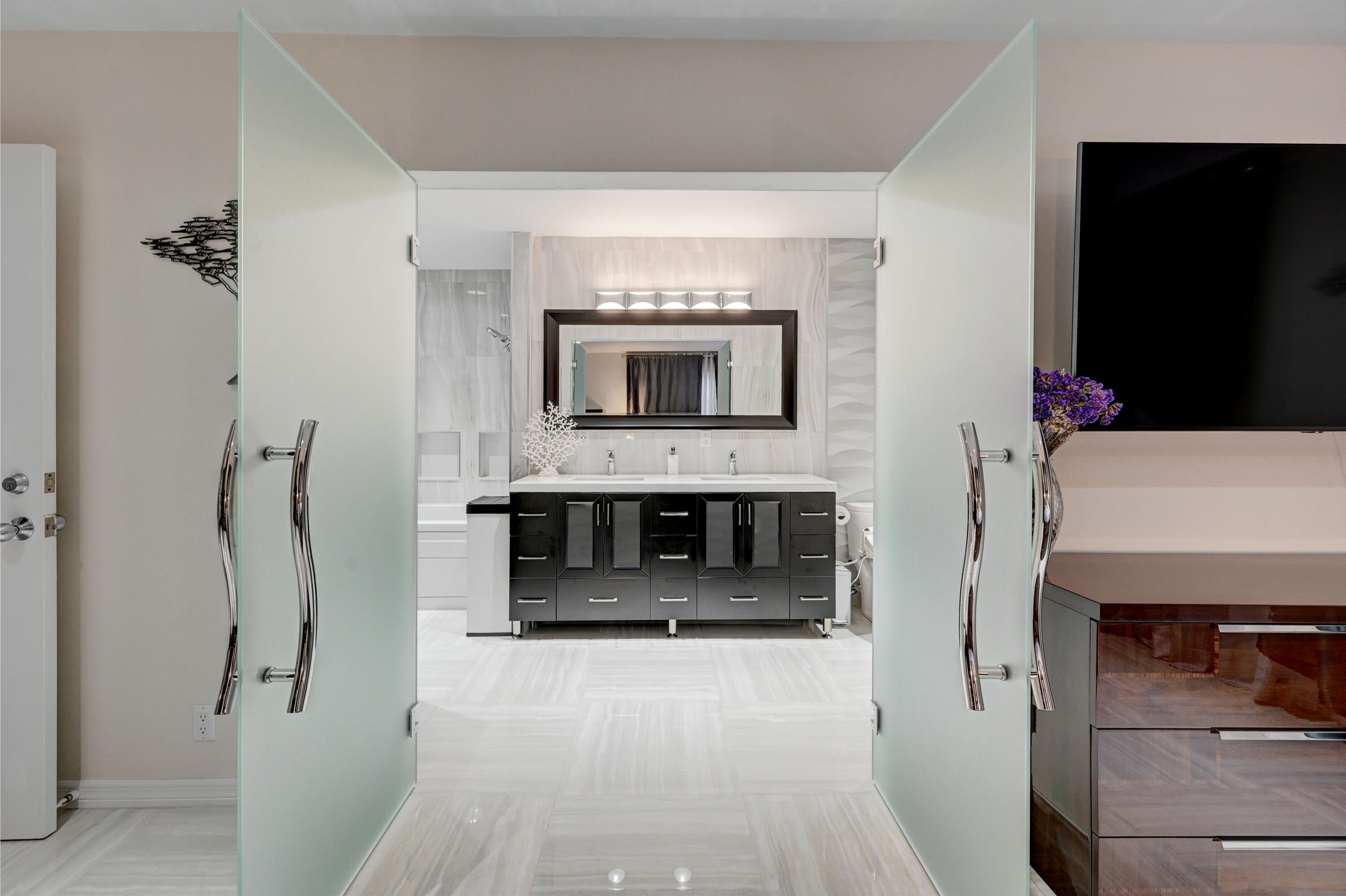 508 Southwest 1st Street Boca Raton, FL 33432 - Photo 13 of 35 MAIN BATHROOM