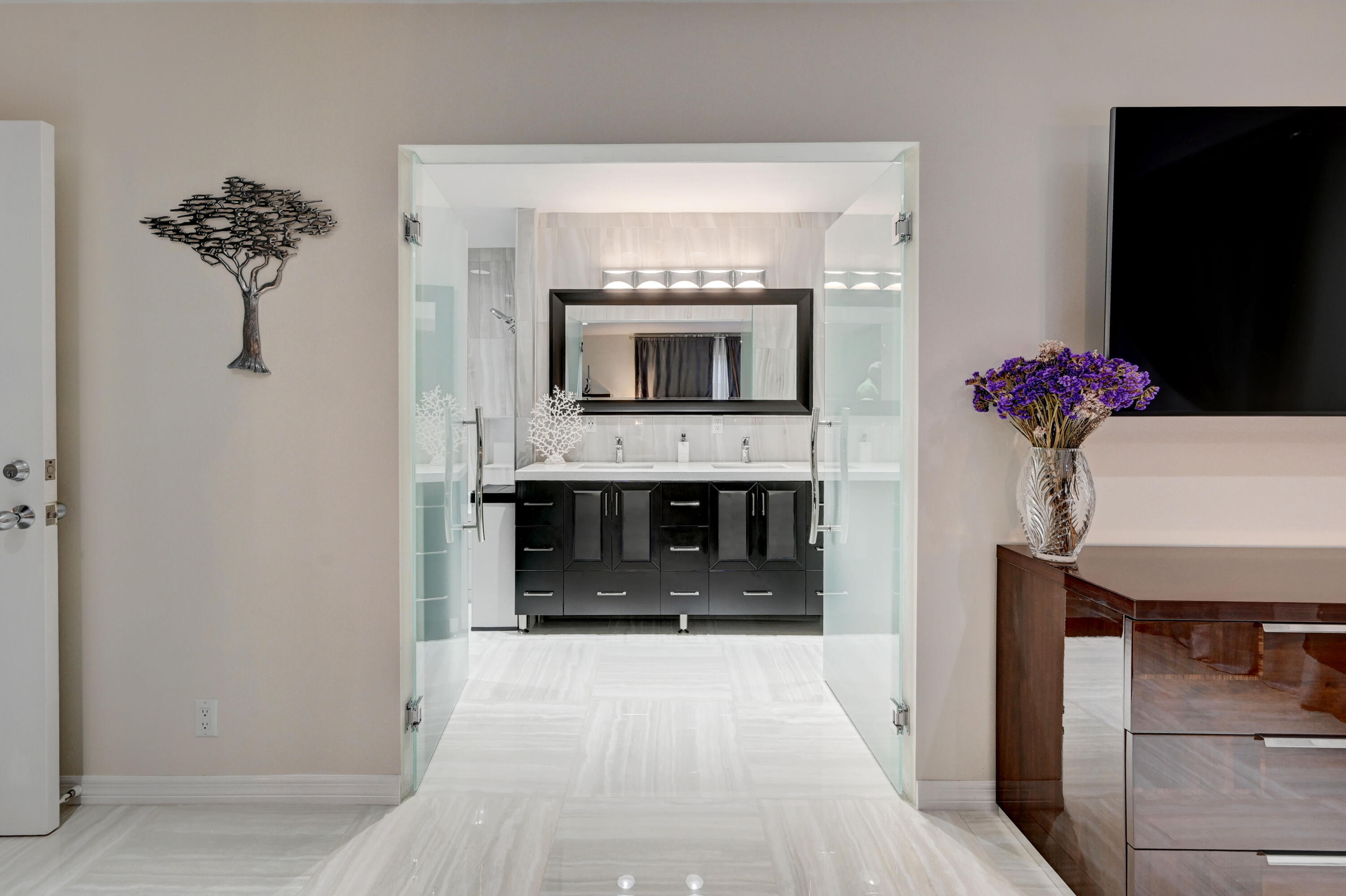 508 Southwest 1st Street Boca Raton, FL 33432 - Photo 14 of 35 MAIN BATHROOM