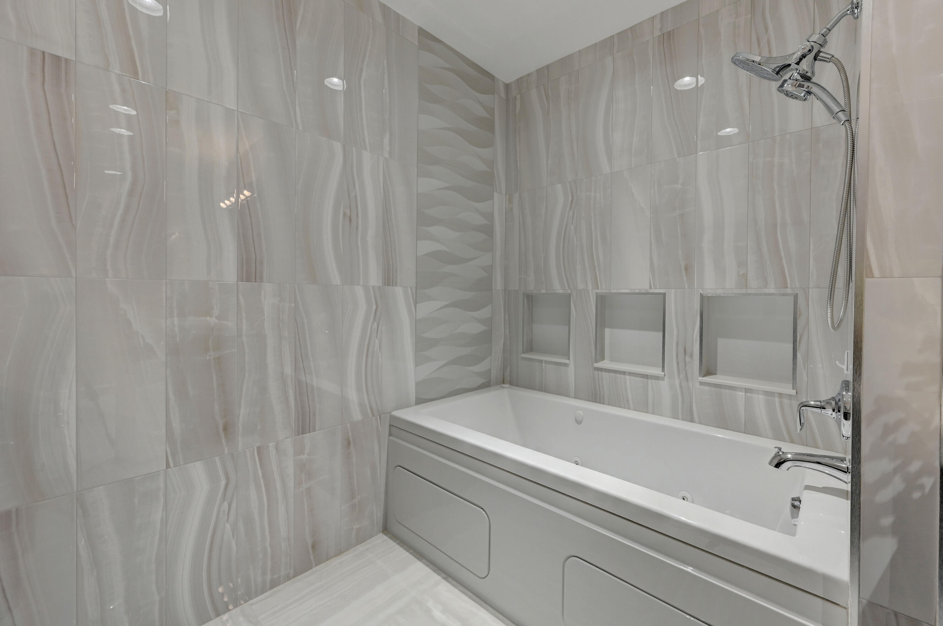508 Southwest 1st Street Boca Raton, FL 33432 - Photo 16 of 35 JETTED TUB