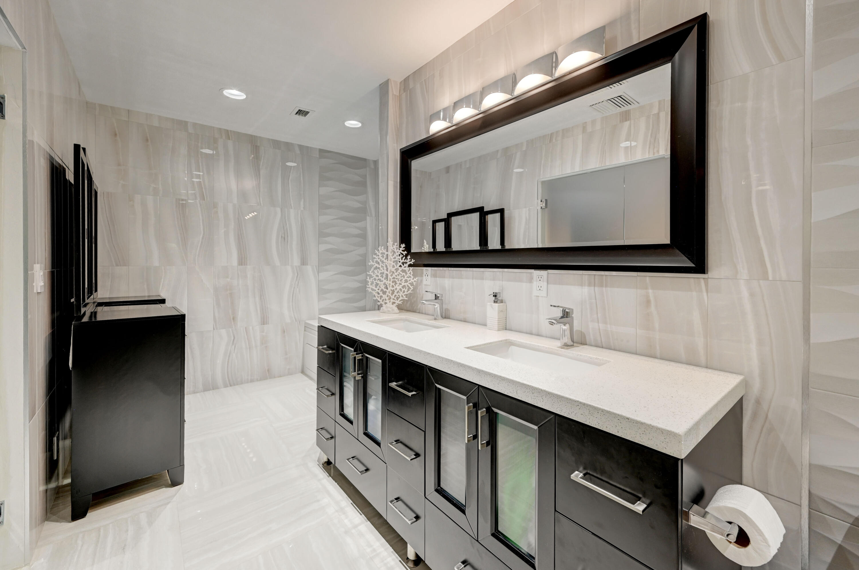 508 Southwest 1st Street Boca Raton, FL 33432 - Photo 17 of 35 MAIN BATHROOM
