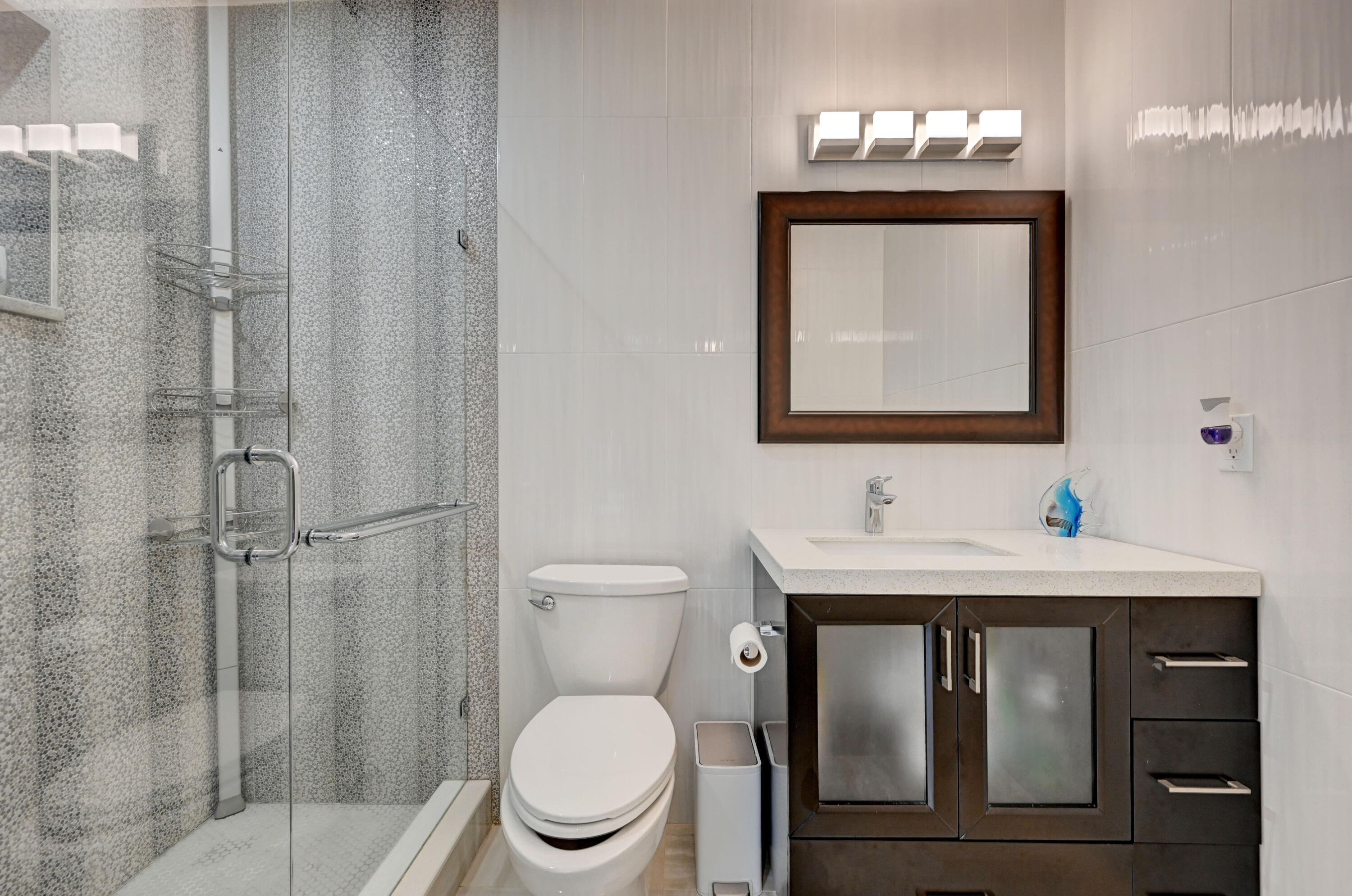 508 Southwest 1st Street Boca Raton, FL 33432 - Photo 26 of 35 2ND BATHROOM