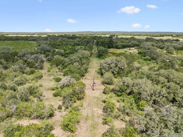 $589,645 | 547 County Road 3401, Hondo, TX 78861