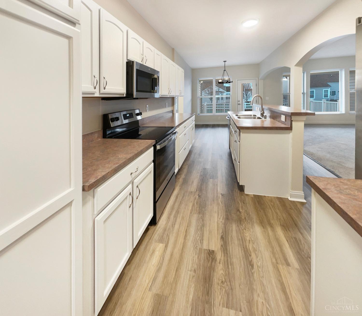 667 Hyacinth Road Cincinnati, OH 45245 - Photo 6 of 25 Gallery Image 6