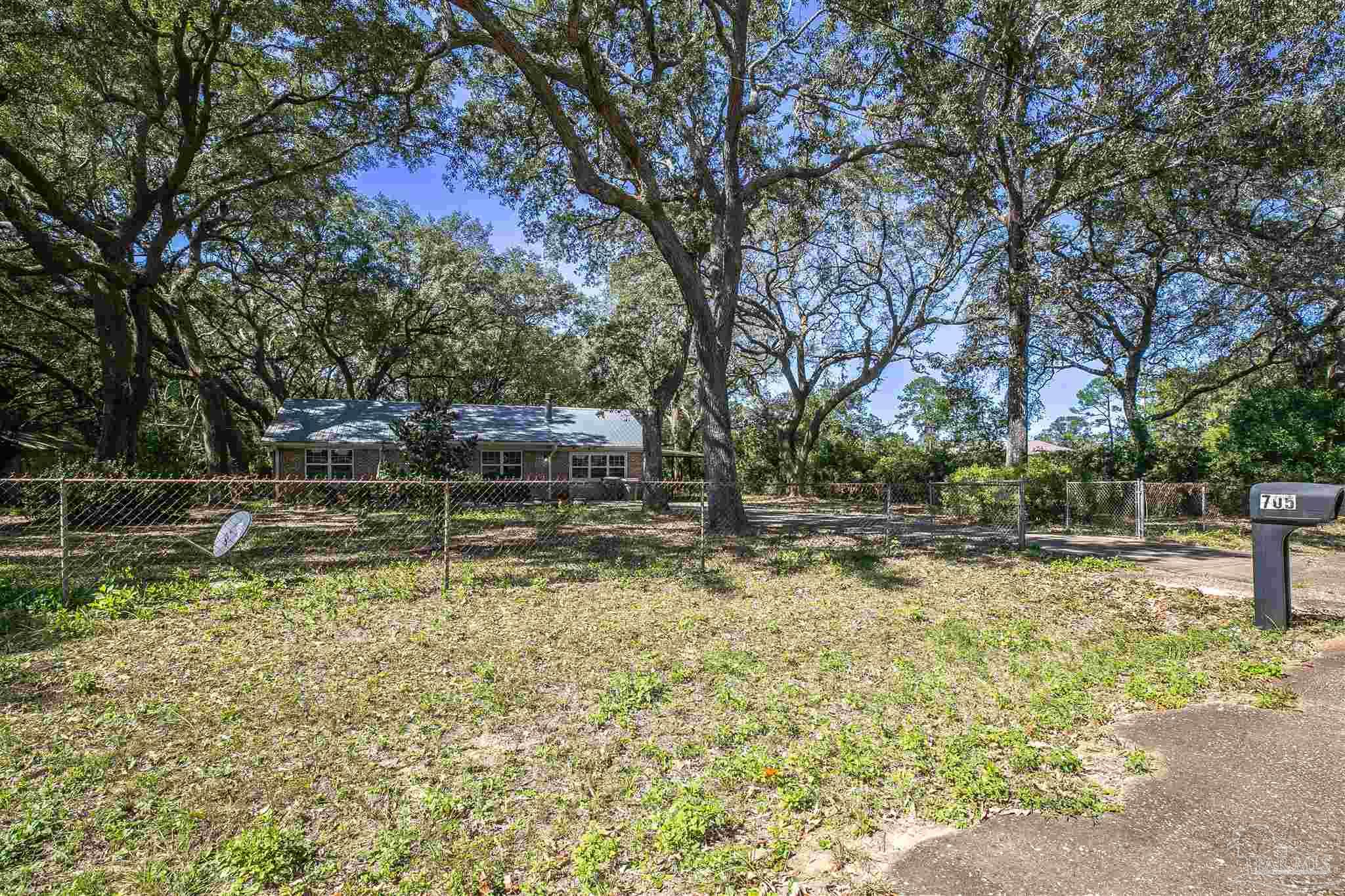 705 Bocage Road Pensacola, FL 32534 - Photo 4 of 36 Gallery Image 4