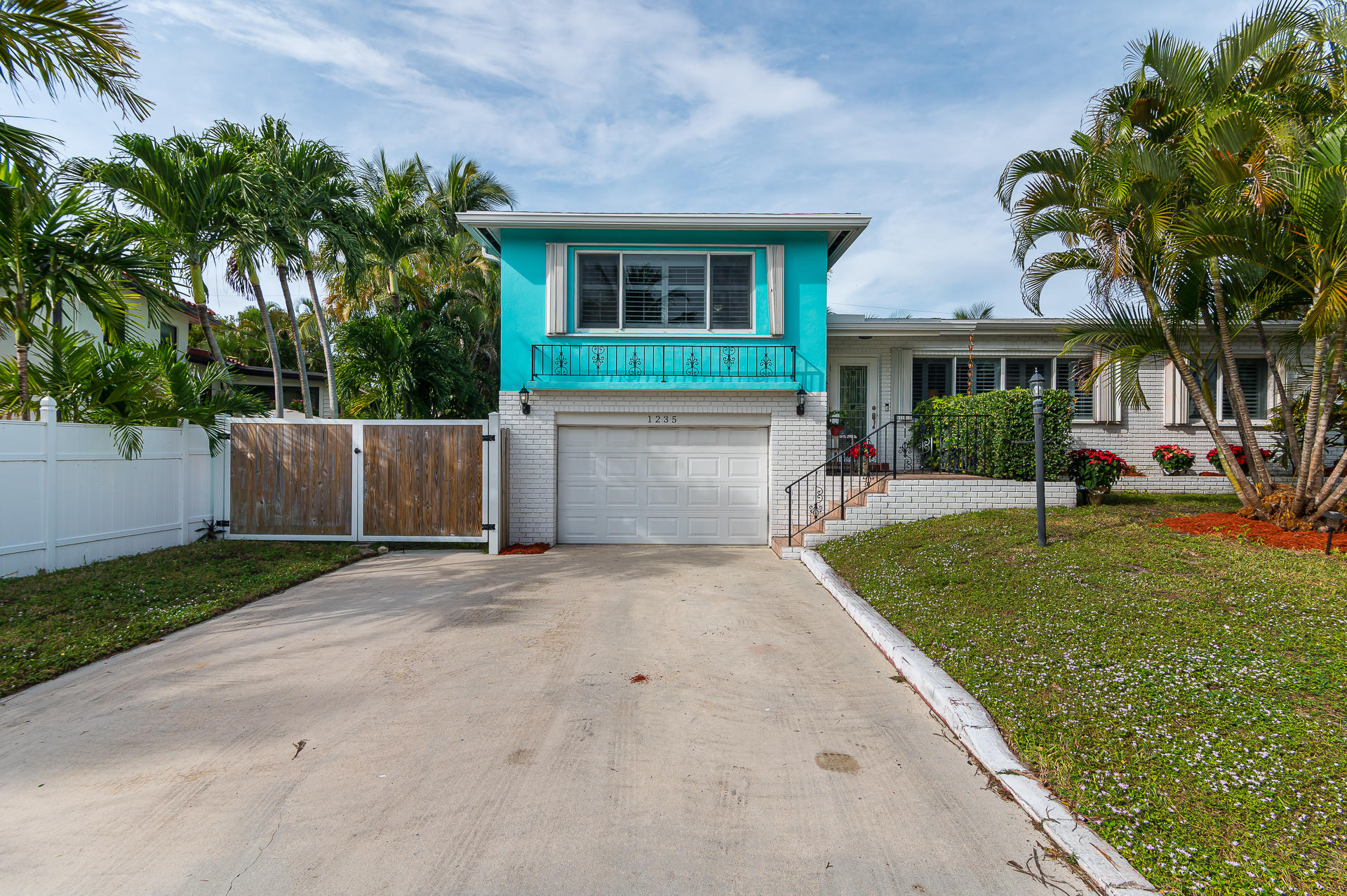 1235 Northeast 4th Court Boca Raton, FL 33432 - Photo 3 of 26 photo-21