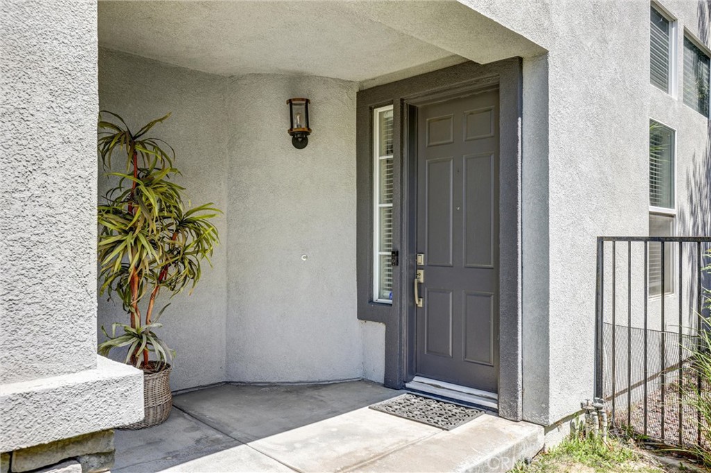 20001 Franks Way Saugus, CA 91350 - Photo 5 of 56