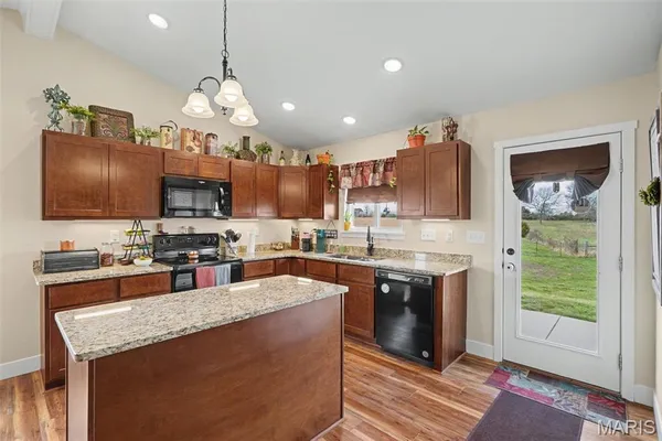 $498,000 | 30931 Bonnie Bell Drive, Warrenton, MO 63383