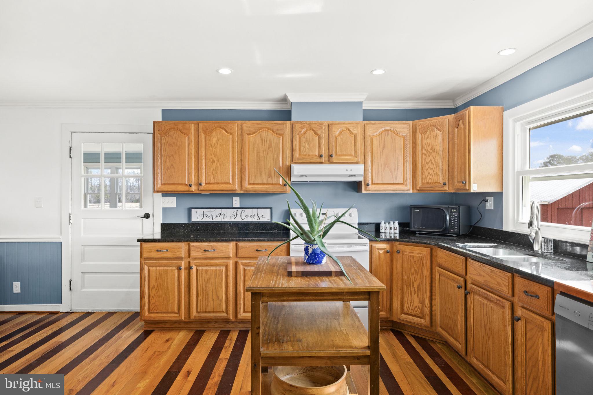 1815 Country Road Beaverdam, VA 23015 - Photo 27 of 98 Abundant cabinetry and counter space