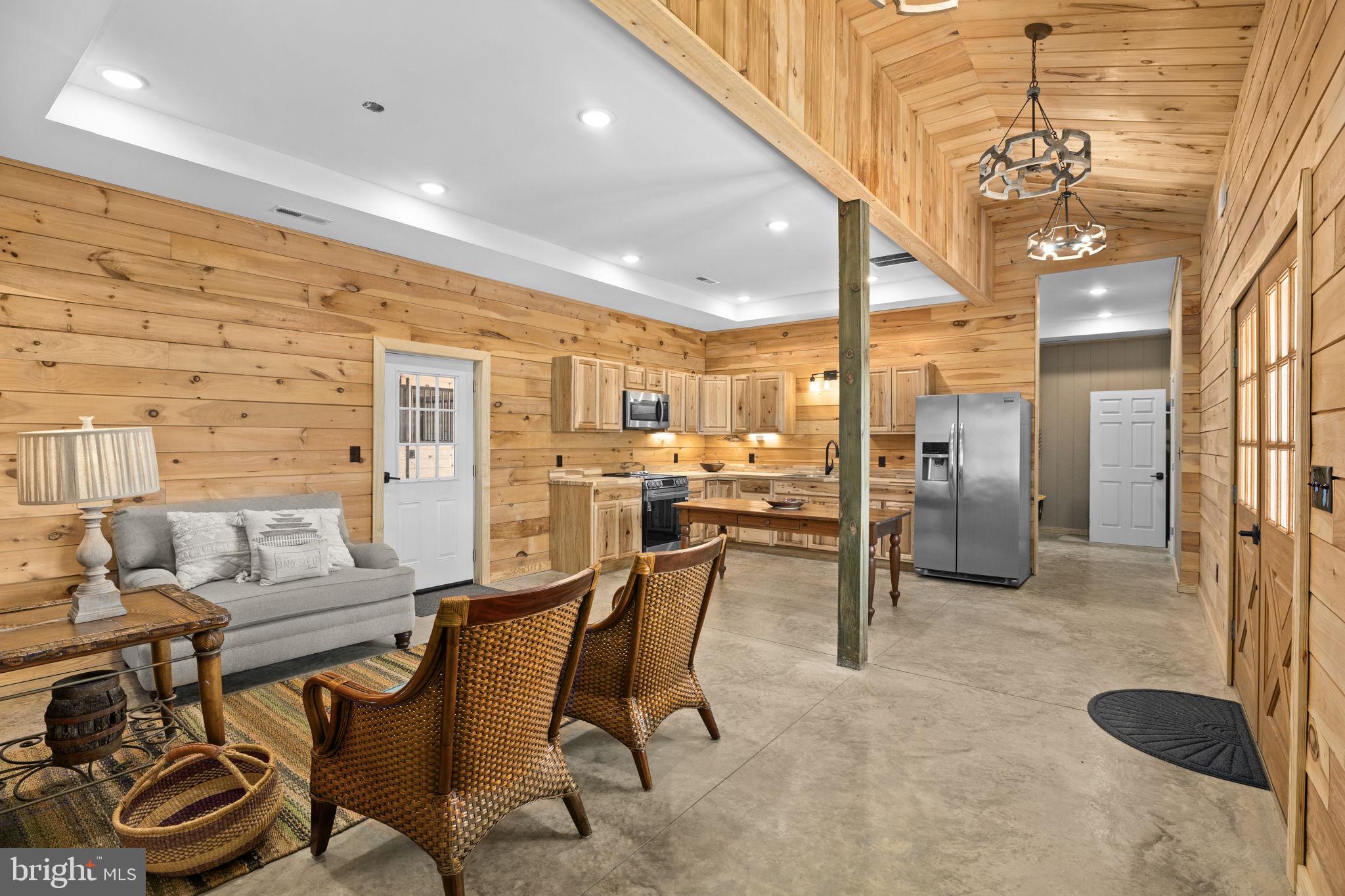 1815 Country Road Beaverdam, VA 23015 - Photo 51 of 98 Spacious great room with wood beams