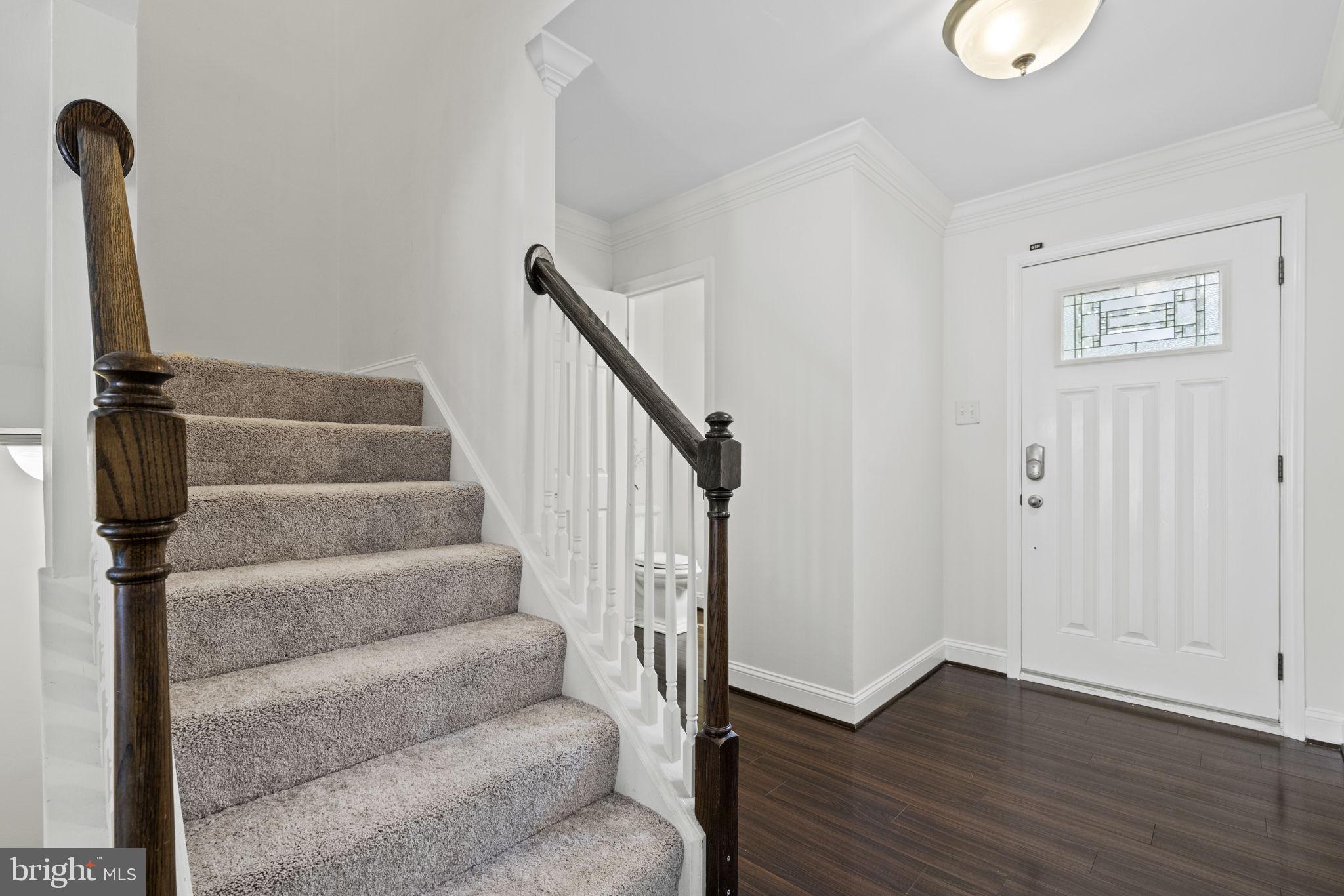 2950 Seminole Road Woodbridge, VA 22192 - Photo 3 of 35 Foyer