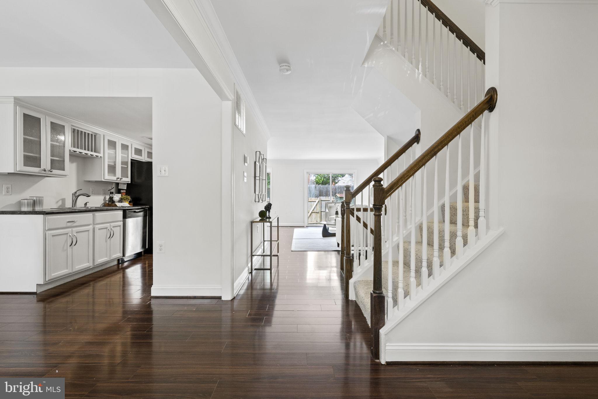 2950 Seminole Road Woodbridge, VA 22192 - Photo 8 of 35 Foyer