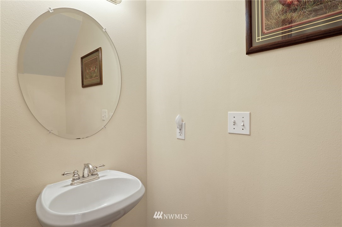302 South Cabot Road Everett, WA 98203 - Photo 11 of 19