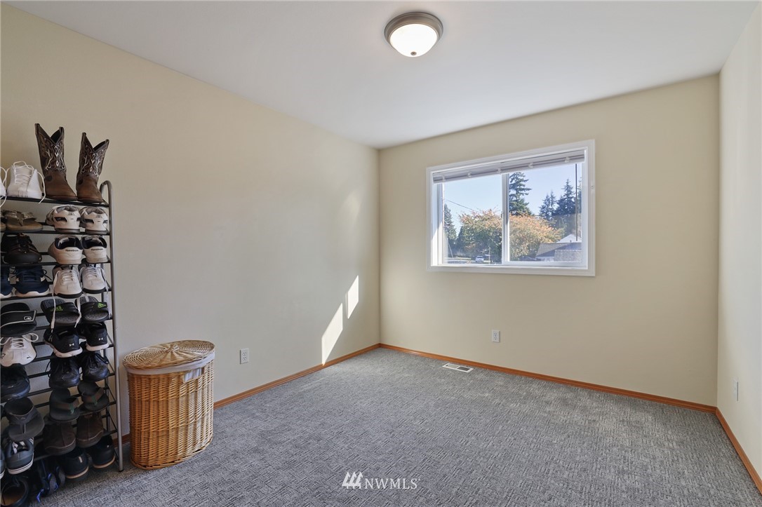 302 South Cabot Road Everett, WA 98203 - Photo 12 of 19