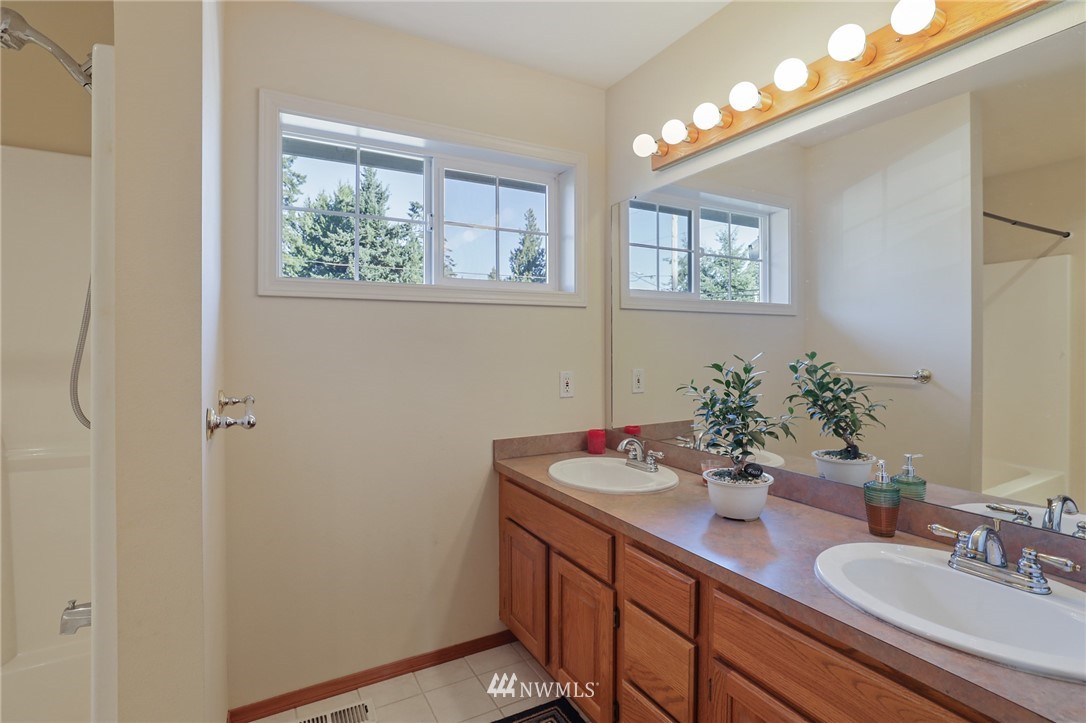 302 South Cabot Road Everett, WA 98203 - Photo 13 of 19