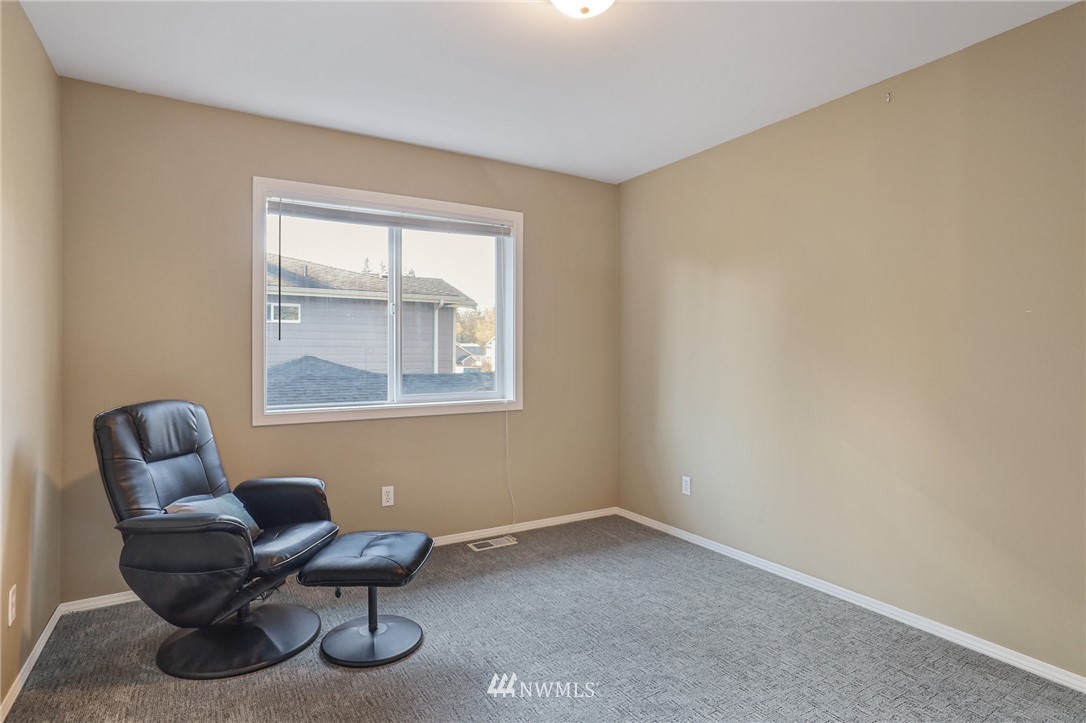 302 South Cabot Road Everett, WA 98203 - Photo 14 of 19