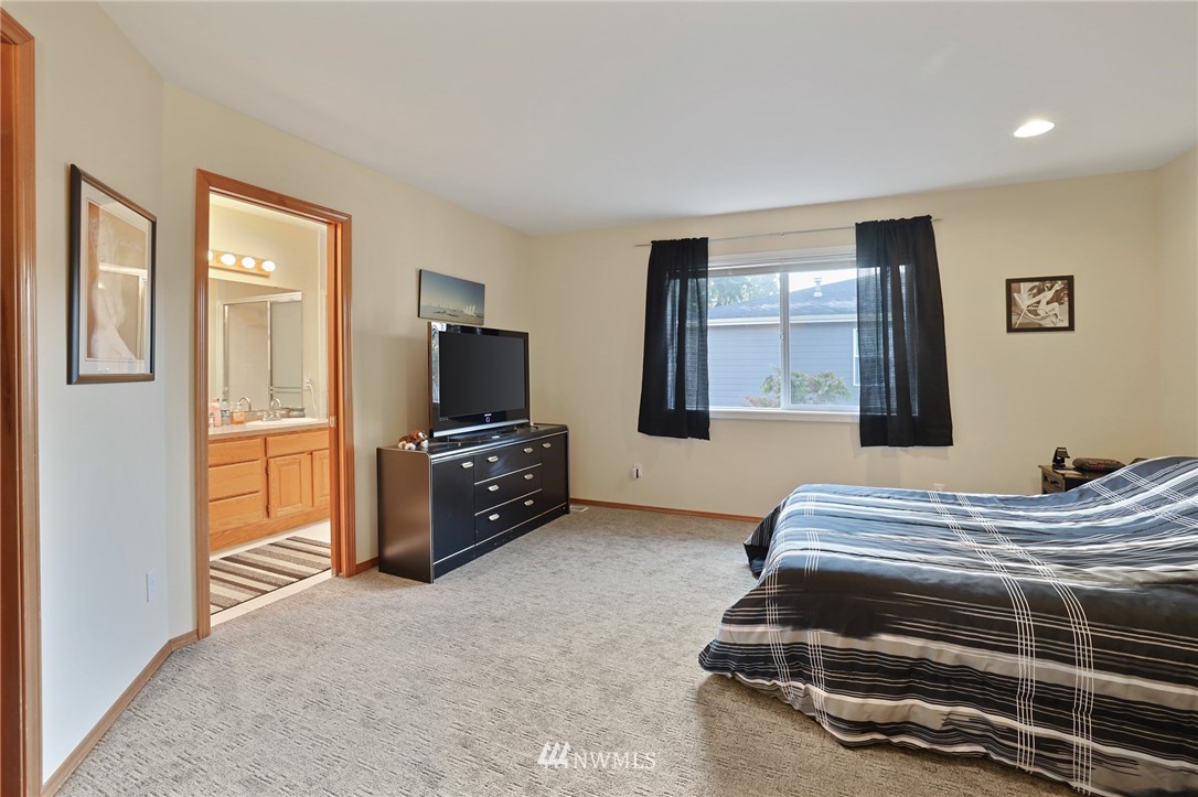 302 South Cabot Road Everett, WA 98203 - Photo 15 of 19