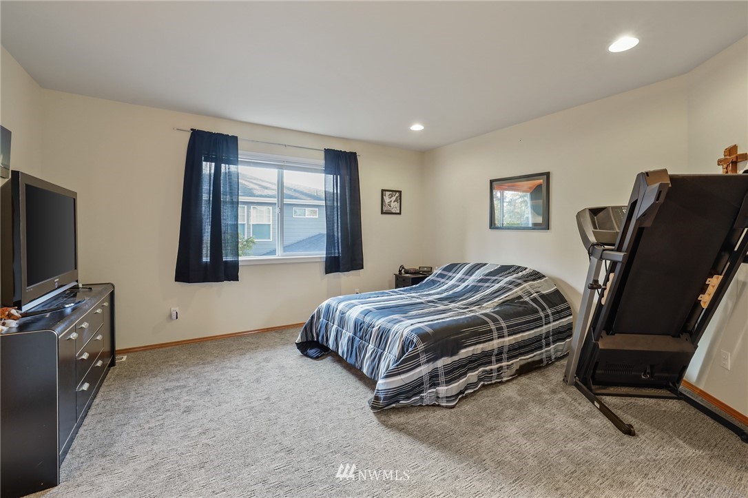 302 South Cabot Road Everett, WA 98203 - Photo 16 of 19