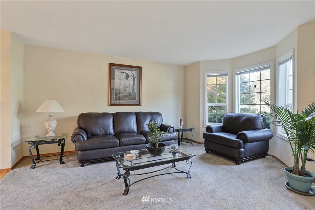 302 South Cabot Road Everett, WA 98203 - Photo 3 of 19