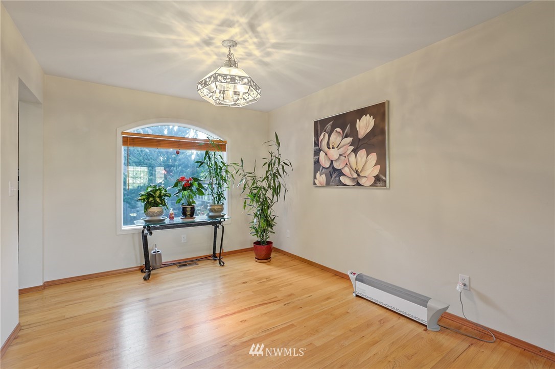 302 South Cabot Road Everett, WA 98203 - Photo 5 of 19