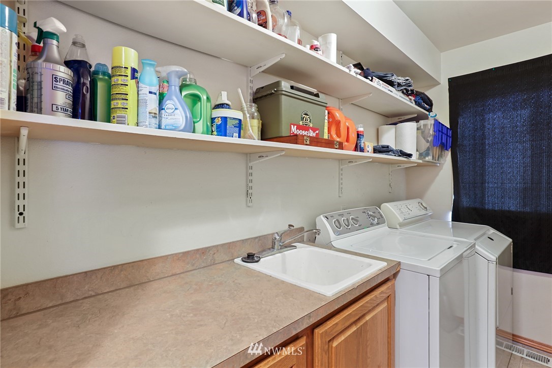 302 South Cabot Road Everett, WA 98203 - Photo 10 of 19