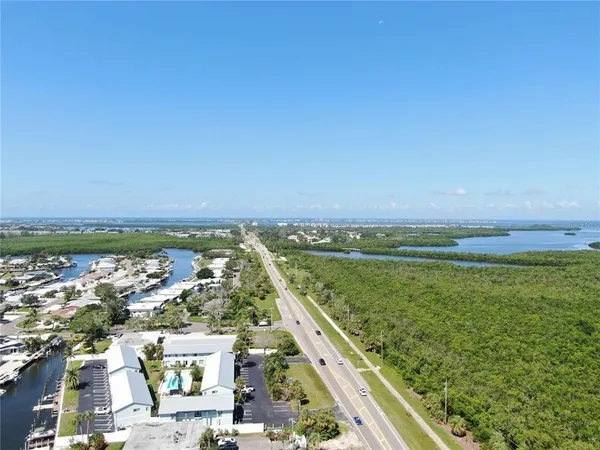$6,750,000 | 10005 Manatee Avenue West, Bradenton, FL 34209
