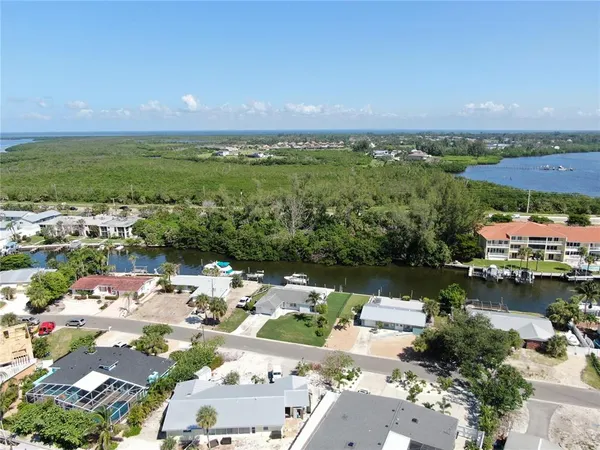 $6,750,000 | 10005 Manatee Avenue West, Bradenton, FL 34209