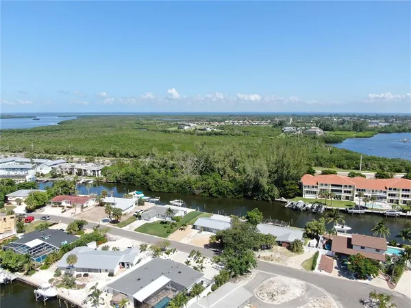 $6,750,000 | 10005 Manatee Avenue West, Bradenton, FL 34209