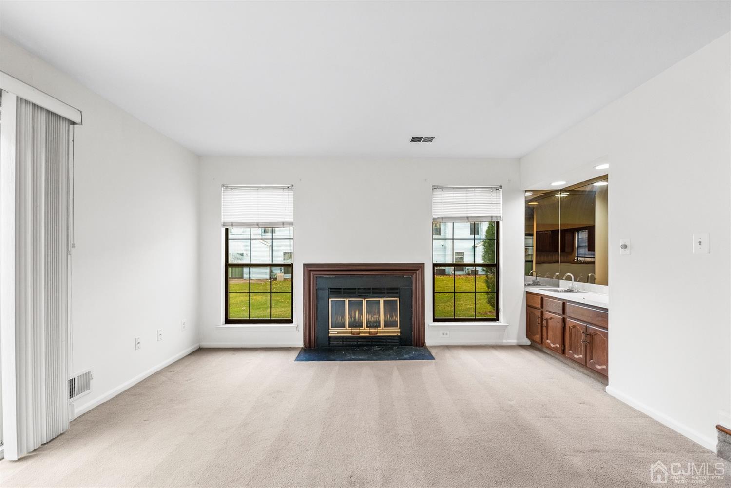 3708 Cricket Circle Edison, NJ 08820 - Photo 14 of 40 a view of an empty room with a kitchen