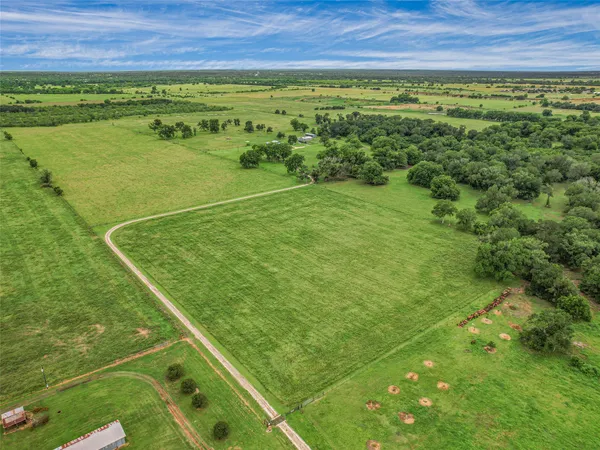 $2,000,000 | 138 St James Place, Bastrop, TX 78602